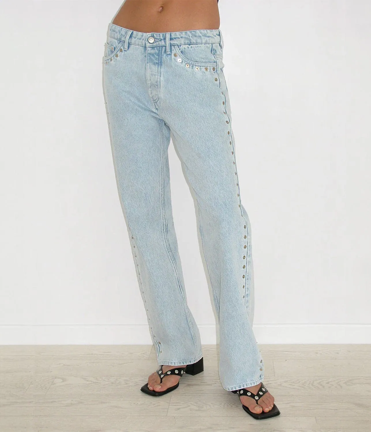 CROWD JEANS- PALE BLUE